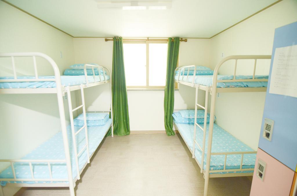 Kimchee Downtown Guesthouse Сеул Номер фото