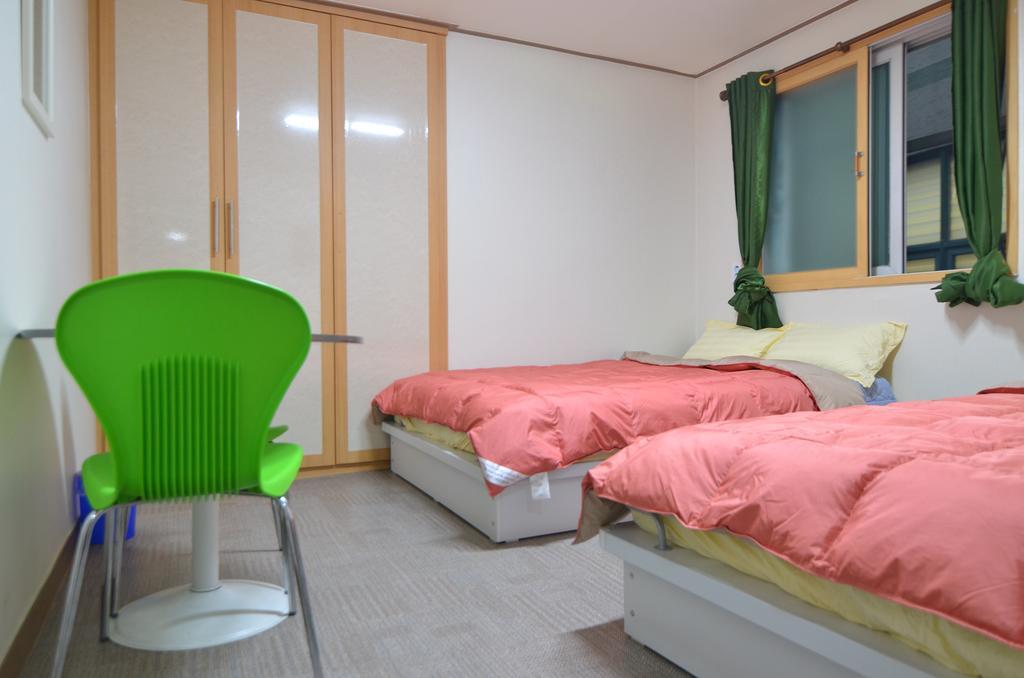 Kimchee Downtown Guesthouse Сеул Экстерьер фото