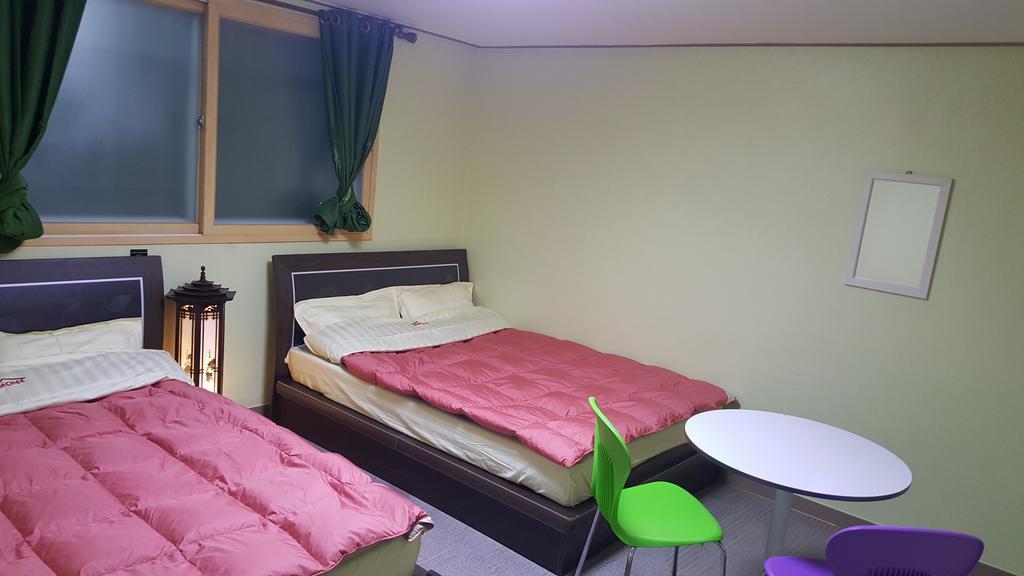 Kimchee Downtown Guesthouse Сеул Экстерьер фото