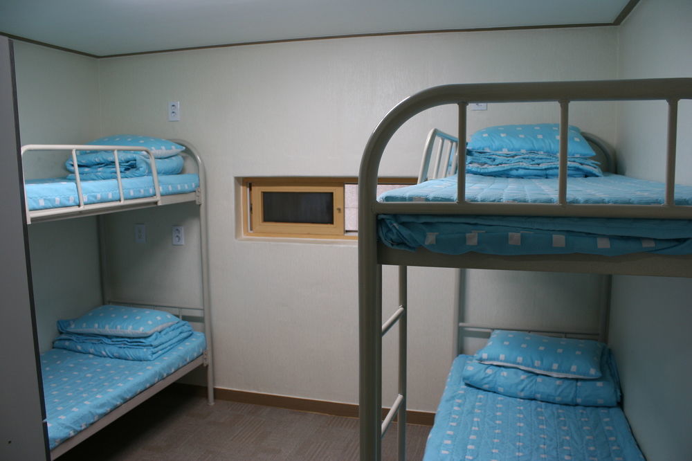 Kimchee Downtown Guesthouse Сеул Экстерьер фото