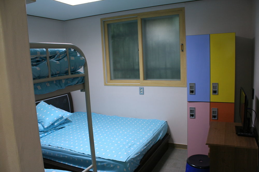 Kimchee Downtown Guesthouse Сеул Экстерьер фото