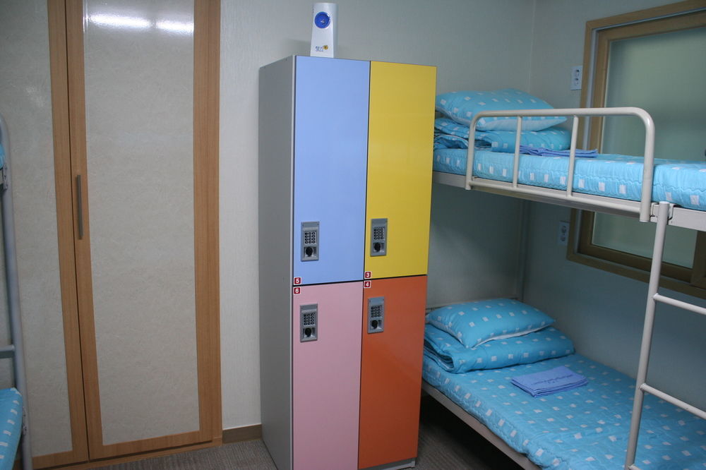 Kimchee Downtown Guesthouse Сеул Экстерьер фото