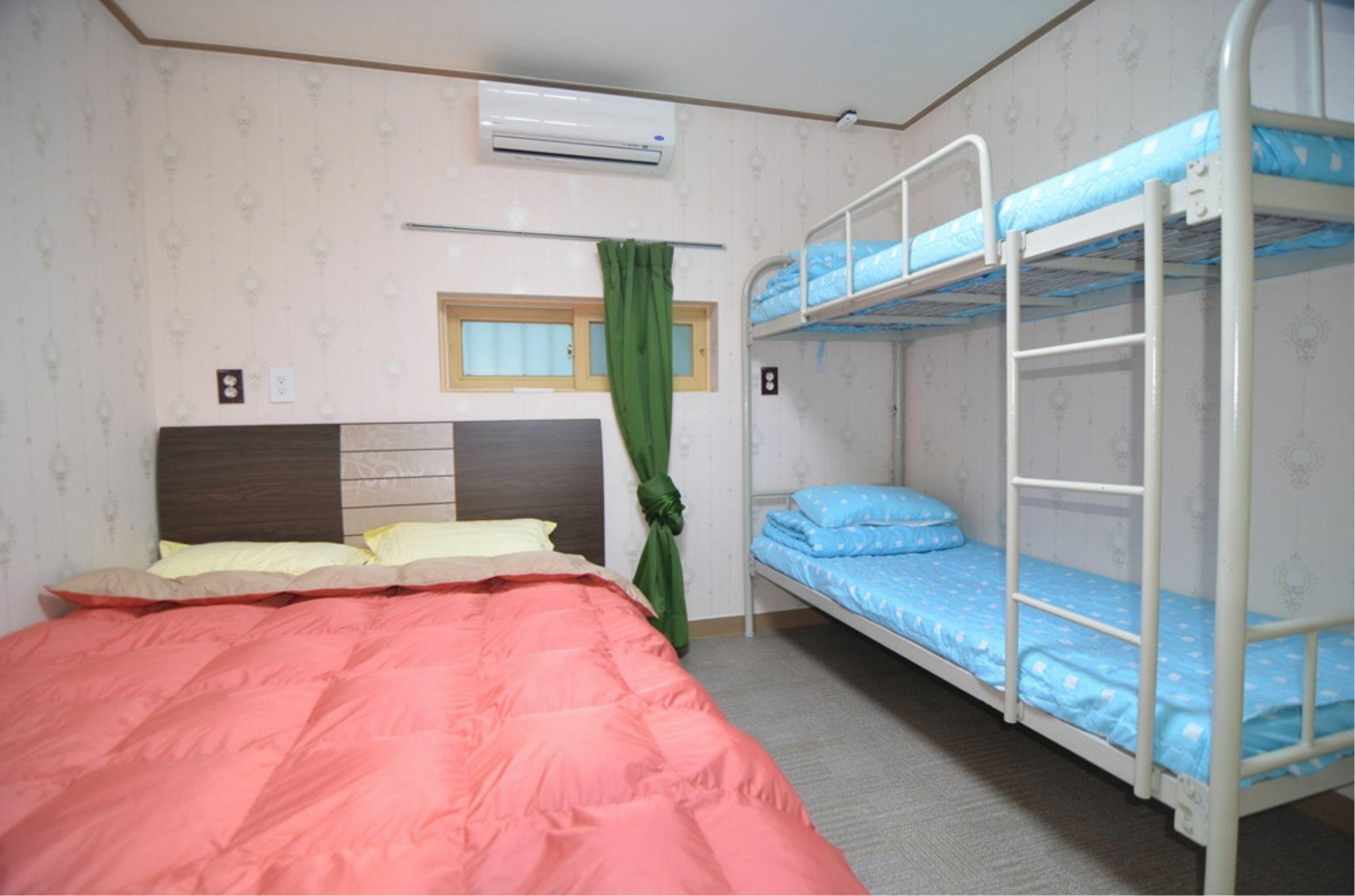 Kimchee Downtown Guesthouse Сеул Экстерьер фото