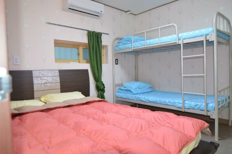 Kimchee Downtown Guesthouse Сеул Экстерьер фото